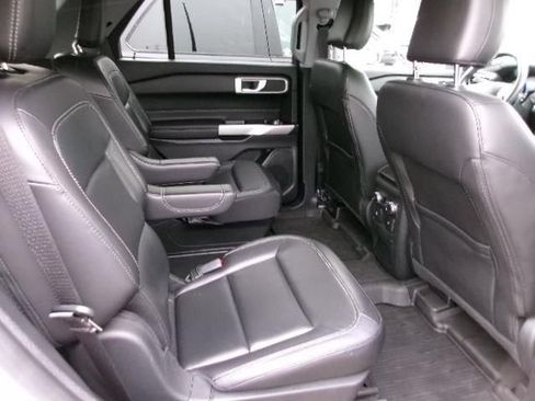 Certified 2022 Ford Explorer XLT w/ Equipment Group 202A AWD/4WD image 5