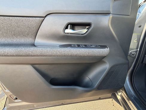 Used 2025 Nissan Kicks SV image 20