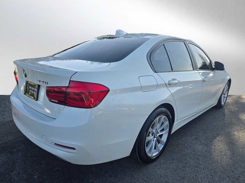 Used 2018 BMW 320i xDrive 320i xDrive image 3