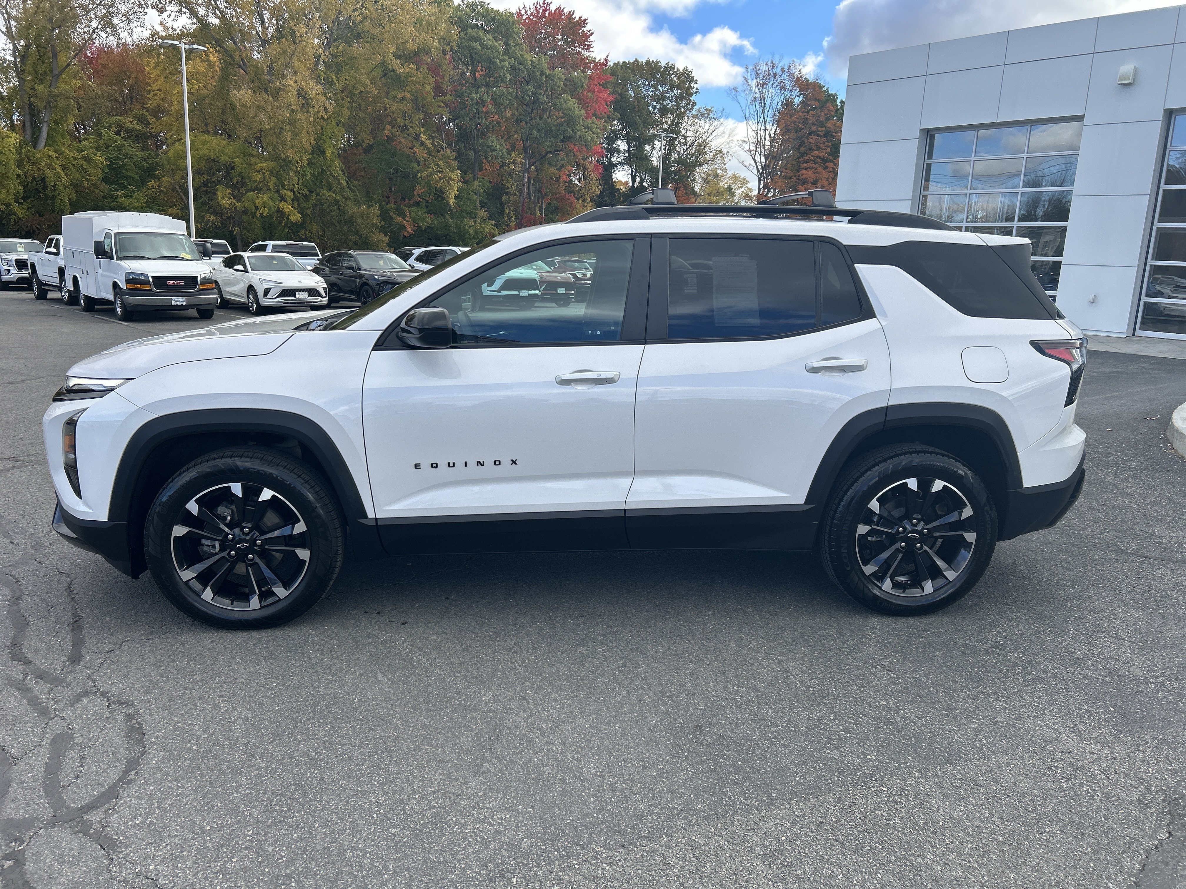 Used 2025 Chevrolet Equinox RS AWD/4WD image 2