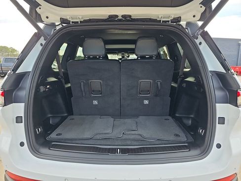 Used 2023 Jeep Grand Cherokee L Laredo image 16