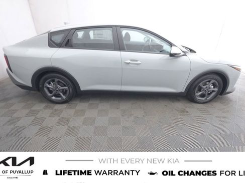 New 2025 Kia K4 LXS image 4