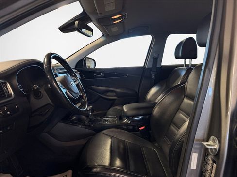 Used 2019 Kia Sorento EX image 12