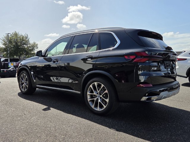 Used 2024 BMW X5 xDrive50e w/ Parking Assistance Package AWD/4WD image 5