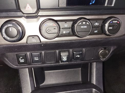Used 2021 Toyota Tacoma SR5 w/ Technology Package AWD/4WD image 20