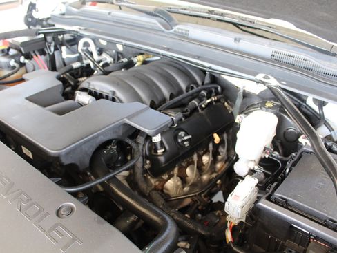 Used 2019 Chevrolet Suburban LT AWD/4WD image 59