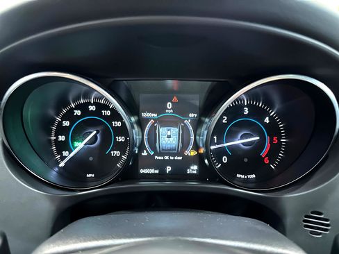 Used 2017 Jaguar F-PACE Premium image 34