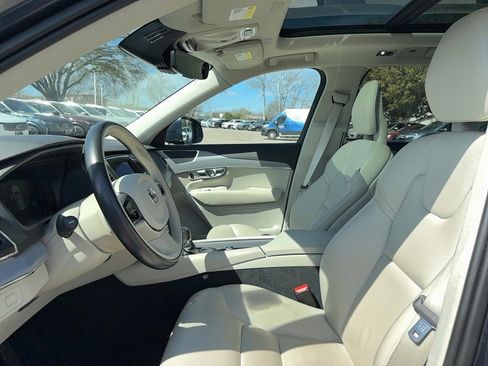 Used 2021 Volvo XC90 T5 Momentum w/ Protection Package Premier image 11