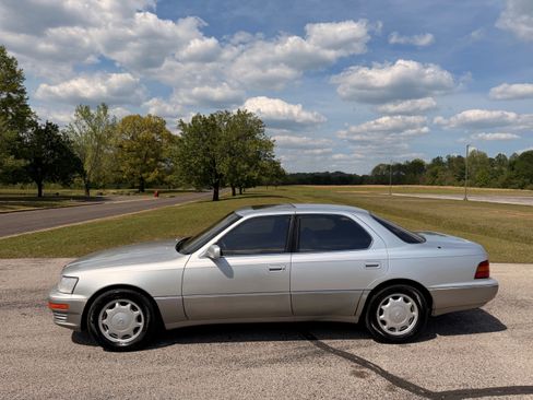 Used 1993 Lexus LS 400 image 2