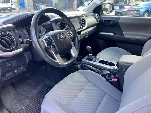 Used 2022 Toyota Tacoma SR5 w/ SR5 Appearance Package (SM) AWD/4WD image 12