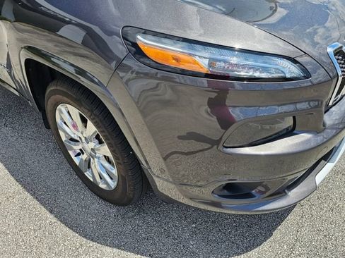 Used 2018 Jeep Cherokee Overland w/ Technology Group AWD/4WD image 10