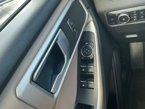 Used 2023 Ford Explorer XLT w/ Equipment Group 202A AWD/4WD image 16