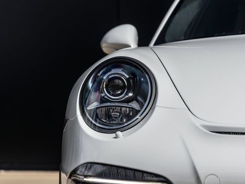 Certified 2014 Porsche 911 GT3 RWD image 21