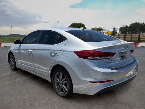 Used 2017 Hyundai Elantra SE FWD image 4