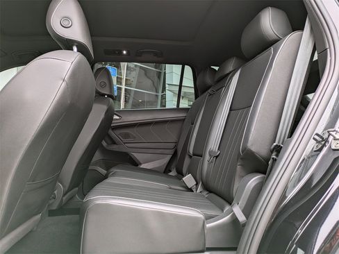 Used 2023 Volkswagen Tiguan SE R-Line image 16