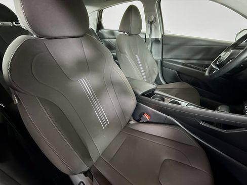Used 2025 Hyundai Elantra SEL FWD image 28
