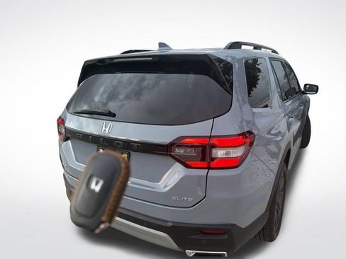 Used 2024 Honda Pilot Elite image 3