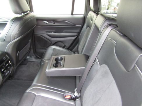 Used 2025 Jeep Grand Cherokee Altitude AWD/4WD image 31
