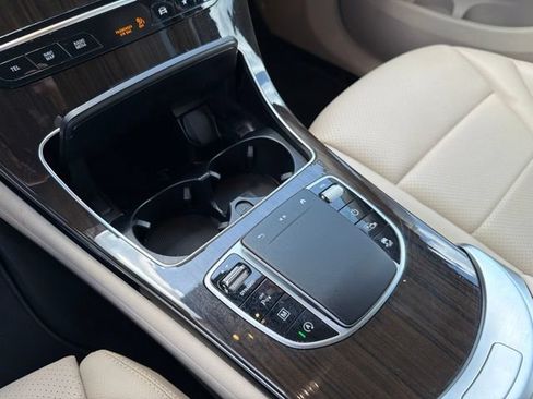 Used 2022 Mercedes-Benz GLC 300 4MATIC image 22