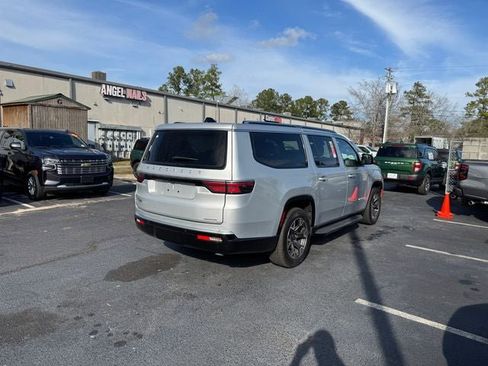 Used 2024 Jeep Wagoneer L Series III w/ Flexible Seating Group image 6