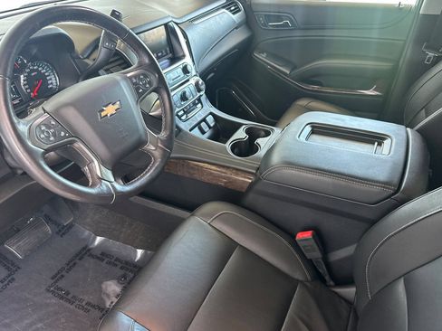 Used 2018 Chevrolet Suburban LT w/ Luxury Package AWD/4WD image 11