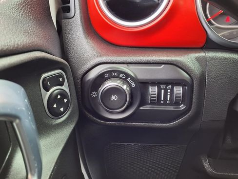 Certified 2022 Jeep Wrangler Unlimited Rubicon w/ Cold Weather Group AWD/4WD image 18