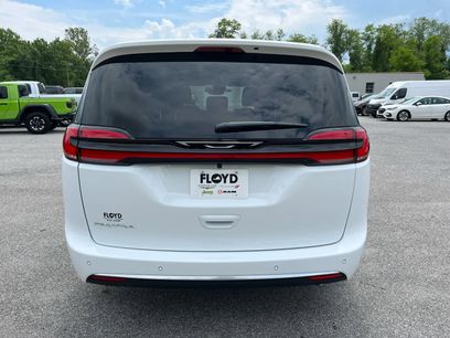 New 2027 Chrysler Pacifica Select