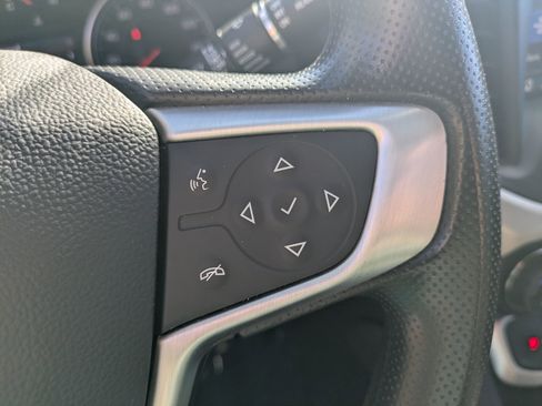 Used 2022 GMC Acadia SLE w/ Driver Convenience Package image 17