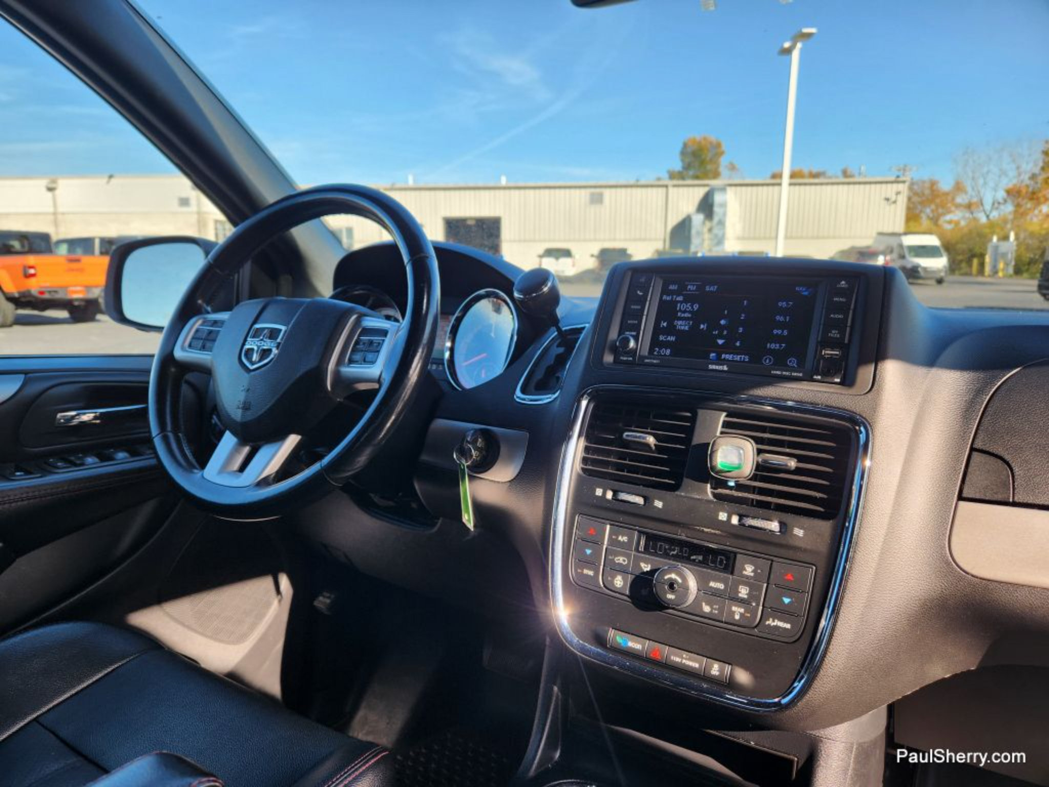 Used 2020 Dodge Grand Caravan GT FWD image 2
