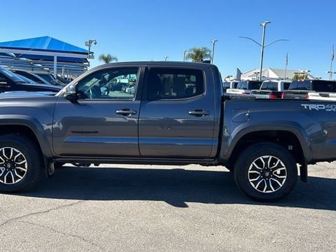 Used 2021 Toyota Tacoma TRD Sport image 7