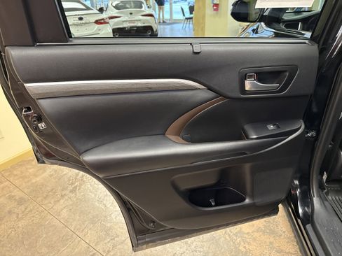Used 2019 Toyota Highlander Limited Platinum image 47