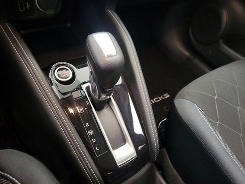 Used 2019 Nissan Kicks S image 5