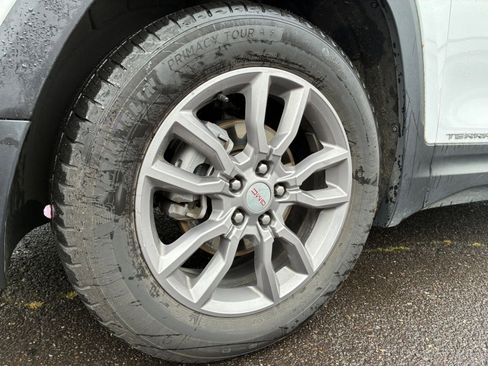 Used 2024 GMC Terrain SLT AWD/4WD image 33