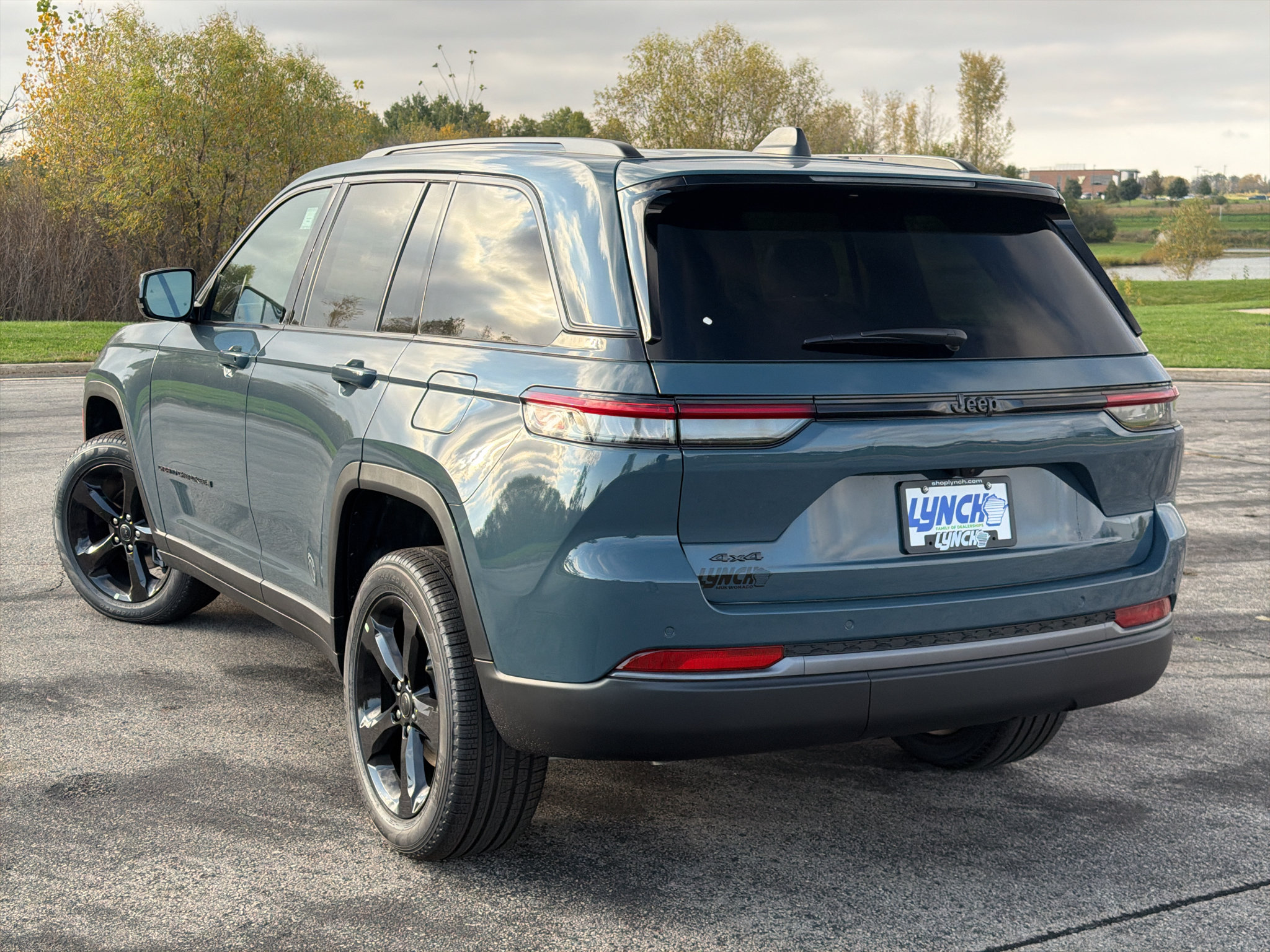 New 2027 Jeep Grand Cherokee Limited w/ Limited Altitude Package AWD/4WD image 2