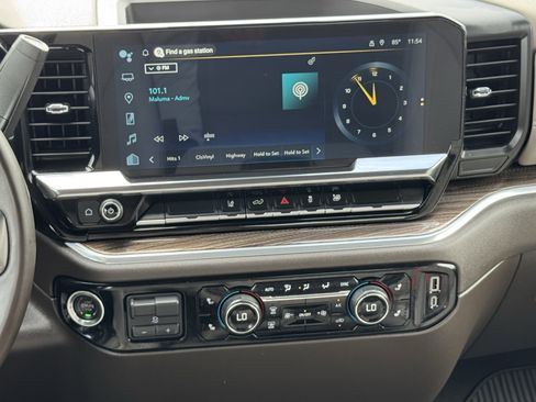 Used 2025 Chevrolet Silverado 2500 LT w/ Convenience Package image 17