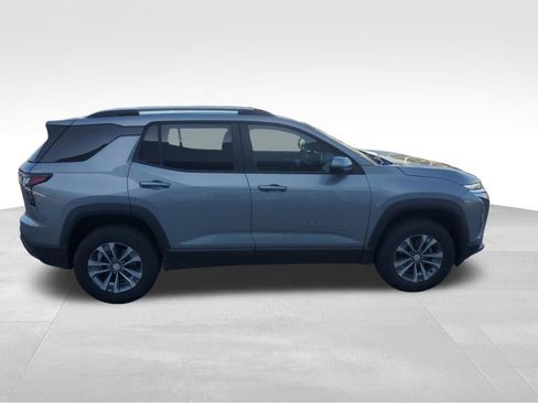 Used 2025 Chevrolet Equinox LT w/ Convenience Package II image 6