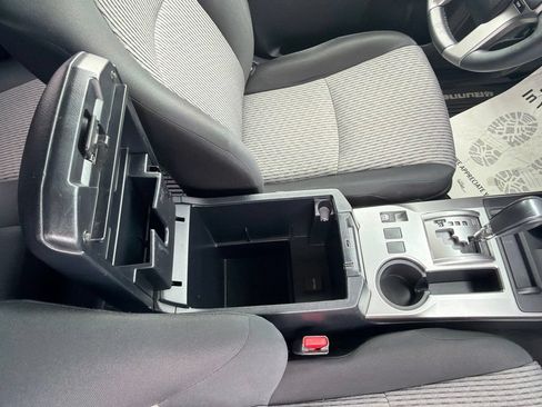 Used 2018 Toyota 4Runner SR5 AWD/4WD image 38