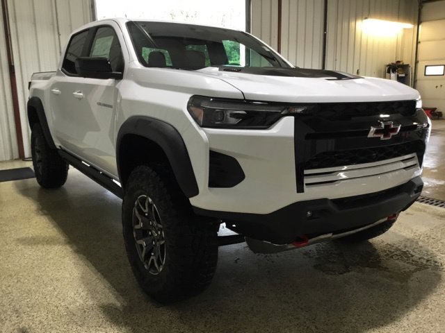 New 2026 Chevrolet Colorado ZR2 w/ Technology Package AWD/4WD image 5