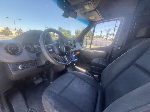 Used 2019 Mercedes-Benz Sprinter 170 image 12
