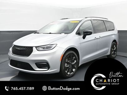Used 2023 Chrysler Pacifica Limited w/ S Appearance Package