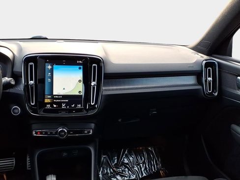 Used 2021 Volvo XC40 T5 R-Design w/ Climate Package image 14