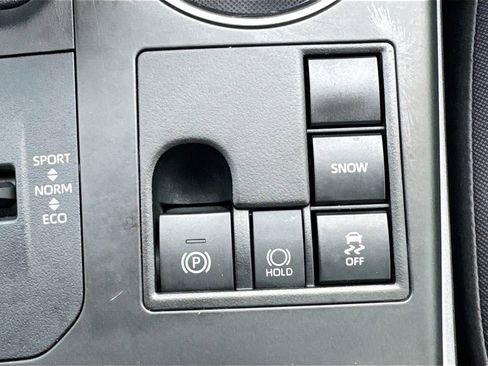 Used 2023 Toyota Highlander LE FWD image 22