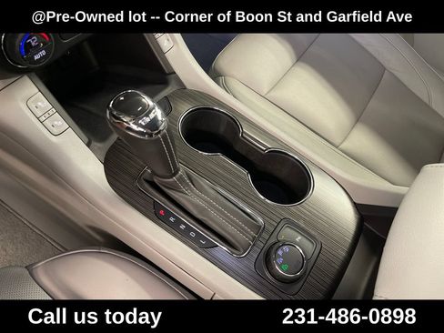 Used 2019 GMC Acadia SLT AWD/4WD image 24