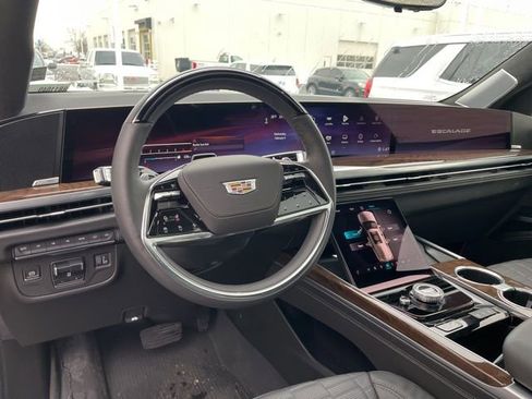 Used 2025 Cadillac Escalade Sport Platinum image 14