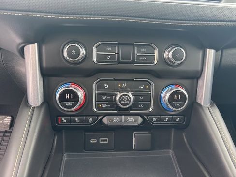 Used 2021 GMC Yukon SLT w/ SLT Luxury Package image 15