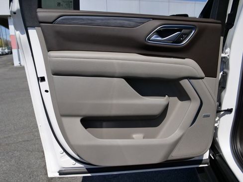 Used 2022 GMC Yukon XL SLT w/ SLT Premium Package image 30