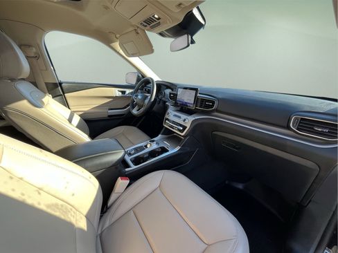 Used 2023 Ford Explorer XLT w/ Equipment Group 202A image 38