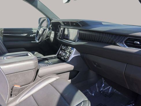Used 2021 GMC Yukon Denali w/ Denali Premium Package image 39