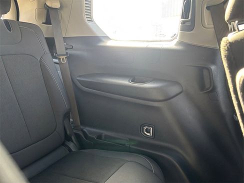 Used 2023 Jeep Grand Cherokee L Laredo image 20