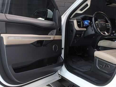 Used 2023 Ford Expedition Max Limited AWD/4WD image 25